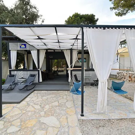 Vakantiepark Mobile Meeli Biograd Na Moru