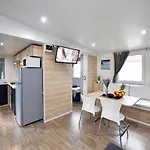 Mobile Meeli 홀리데이파크 비오그라드나모루