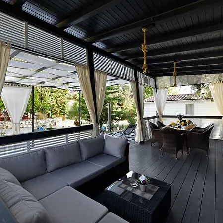 Mobile Meeli Биоград-на-Мору