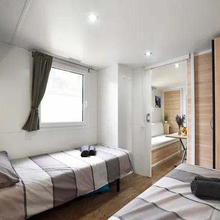 Mobile Meeli Биоград-на-Мору