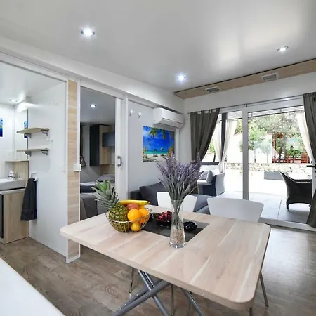Mobile Meeli Holiday park 4*