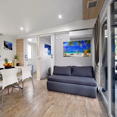 Mobile Meeli База отдыха 4*