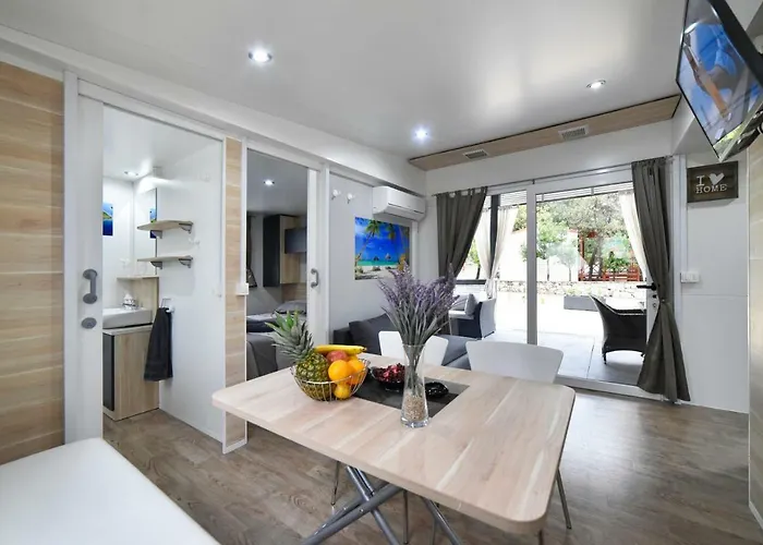 Mobile Meeli Holiday park 4*